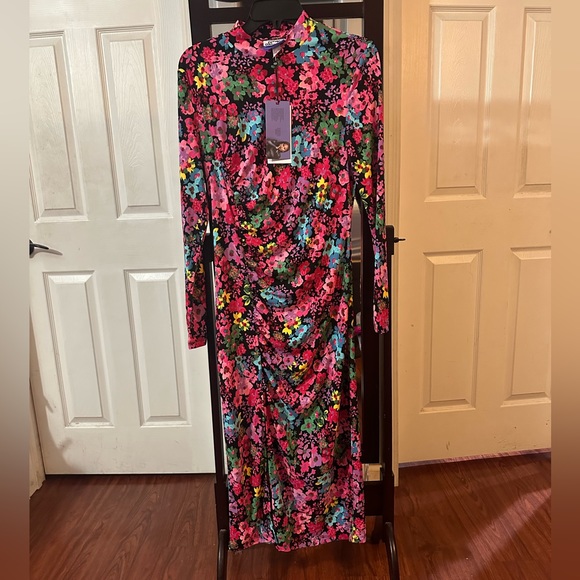 Dress - Picture 1 of 1